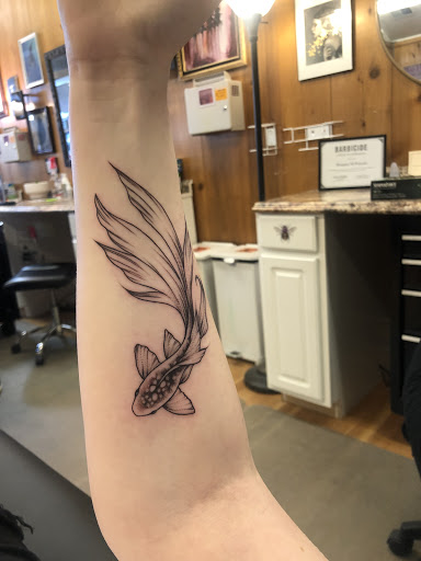 Tattoo Shop «Queen Bee Tattoo & Gallery», reviews and photos, 230 Main St, Springfield, OR 97477, USA