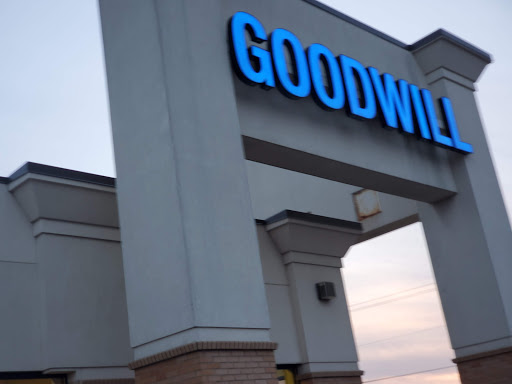 Thrift Store «Goodwill - Roseville: Cleveland Ave. N», reviews and photos