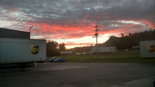 Shipping and Mailing Service «UPS Customer Center», reviews and photos, 432 Commerce Rd, Vestal, NY 13850, USA