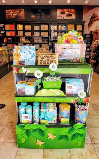 Chocolate Shop «Lindt», reviews and photos, 18 Lightcap Rd #1029, Pottstown, PA 19464, USA