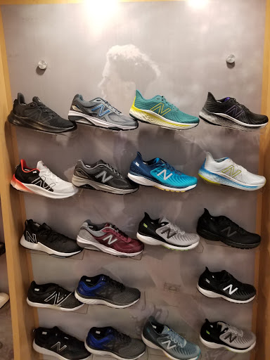 Shoe Store «New Balance Chicago», reviews and photos, 2369 N Clark Street, Chicago, IL 60614, USA
