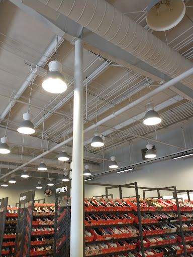 Clothing Store «Nike Factory Store», reviews and photos, 243 Tanger Dr Suite 243, Williamsburg, IA 52361, USA