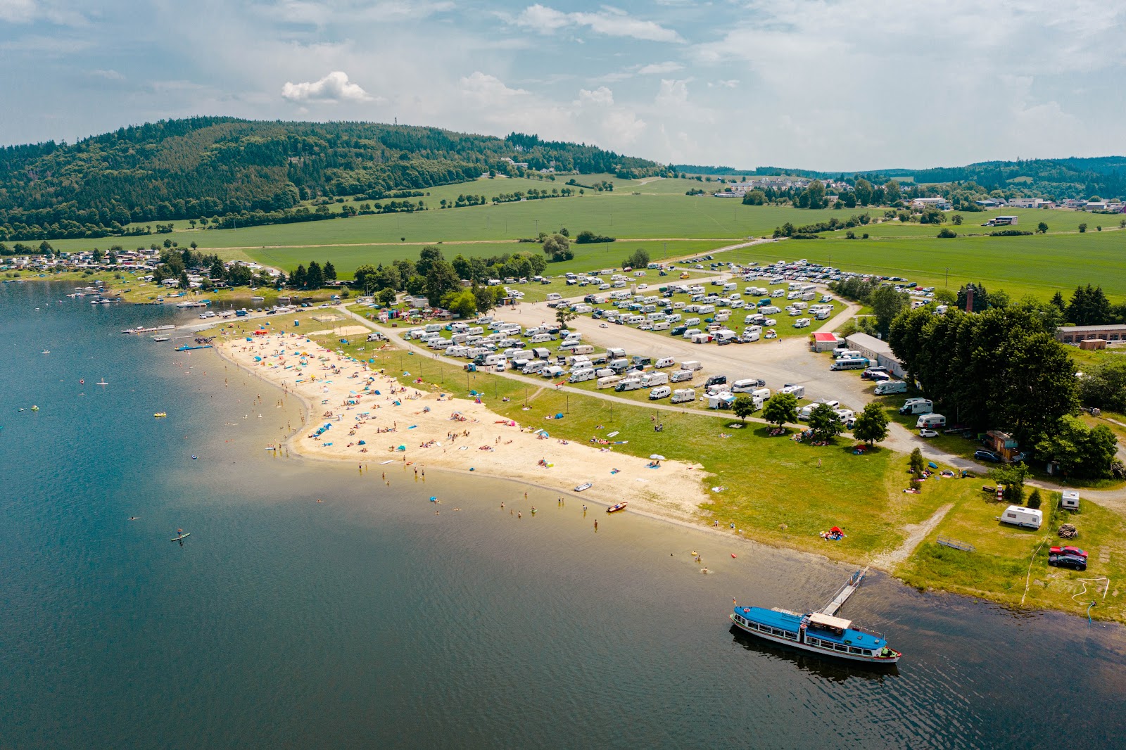 Foto van Saalburg Strand met ruim strand