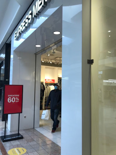Clothing Store «Express», reviews and photos, 250 Woodbridge Center Dr, Woodbridge, NJ 07095, USA