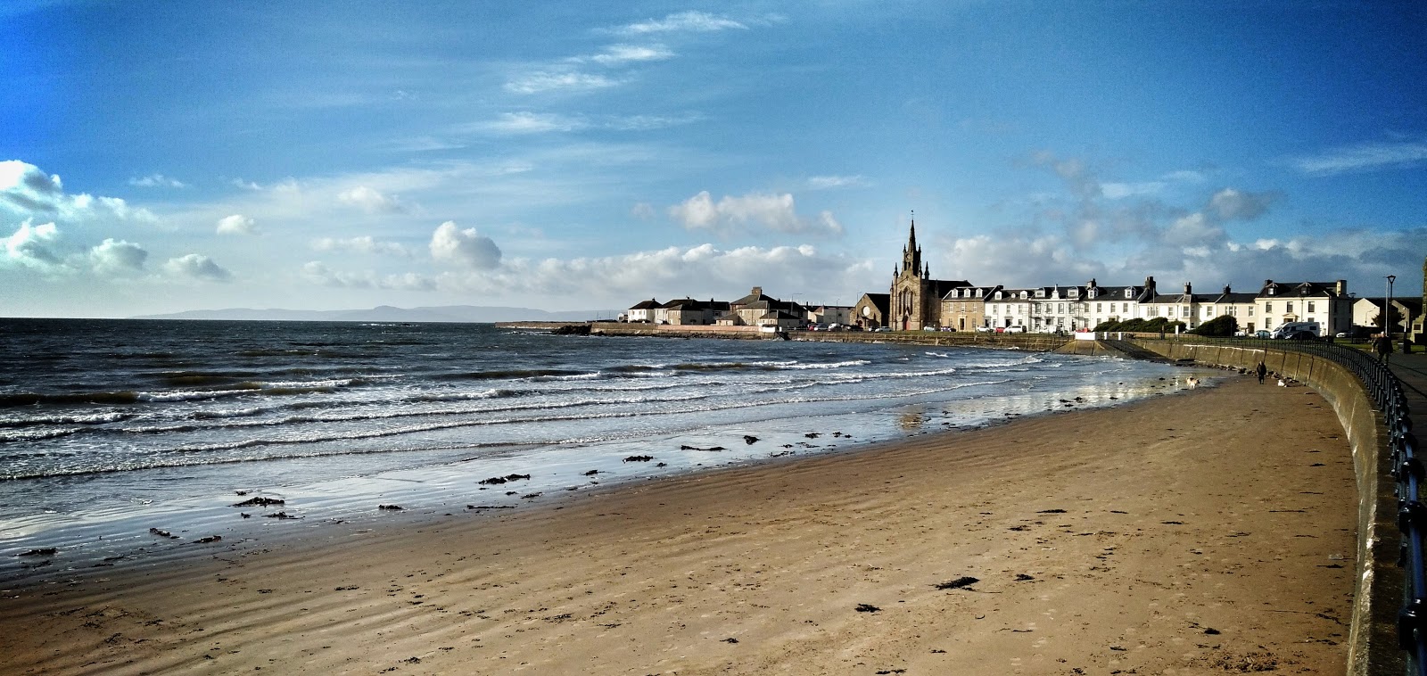 Photo of Ardrossan South Beach and the settlement