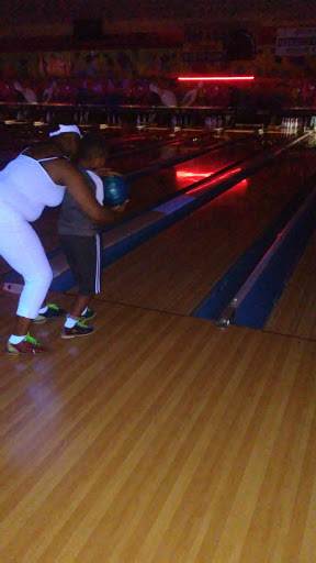 Bowling Alley «30 Strikes Bowling Center», reviews and photos, 501 S White Horse Pike, Stratford, NJ 08084, USA