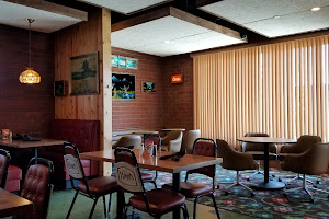 LLoyd's Restaurant & Lounge