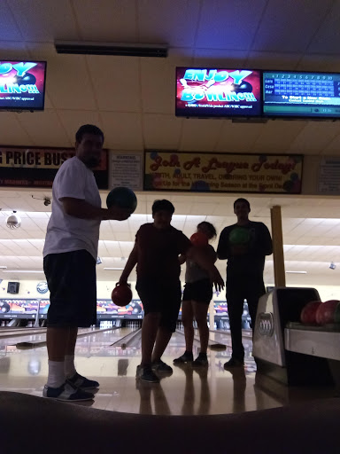 Sports Bar «Crown Lanes Bowling Center & Sports Bar», reviews and photos, 2325 S Federal Blvd, Denver, CO 80219, USA