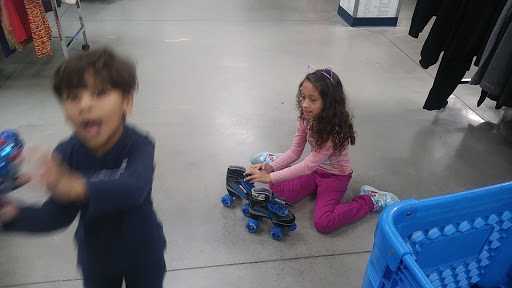 Thrift Store «Goodwill Warwick Retail Store», reviews and photos, 11061 Warwick Blvd, Newport News, VA 23601, USA