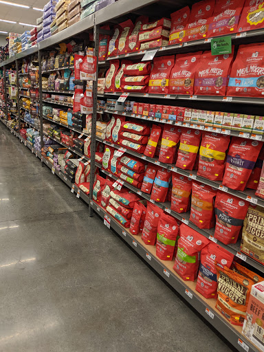 Pet Supply Store «Pet Supplies Plus», reviews and photos, 5418 N Blackstone Ave, Fresno, CA 93710, USA