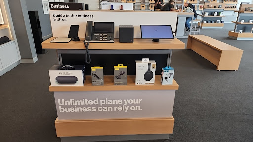 Cell Phone Store «Verizon», reviews and photos, 1489 W Pipeline Rd, Hurst, TX 76053, USA