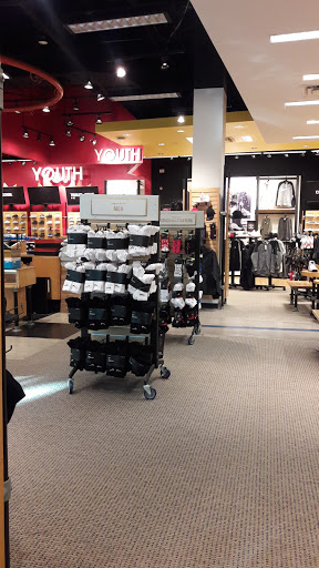 Shoe Store «Finish Line», reviews and photos, 801 Hawthorn Center, Vernon Hills, IL 60061, USA