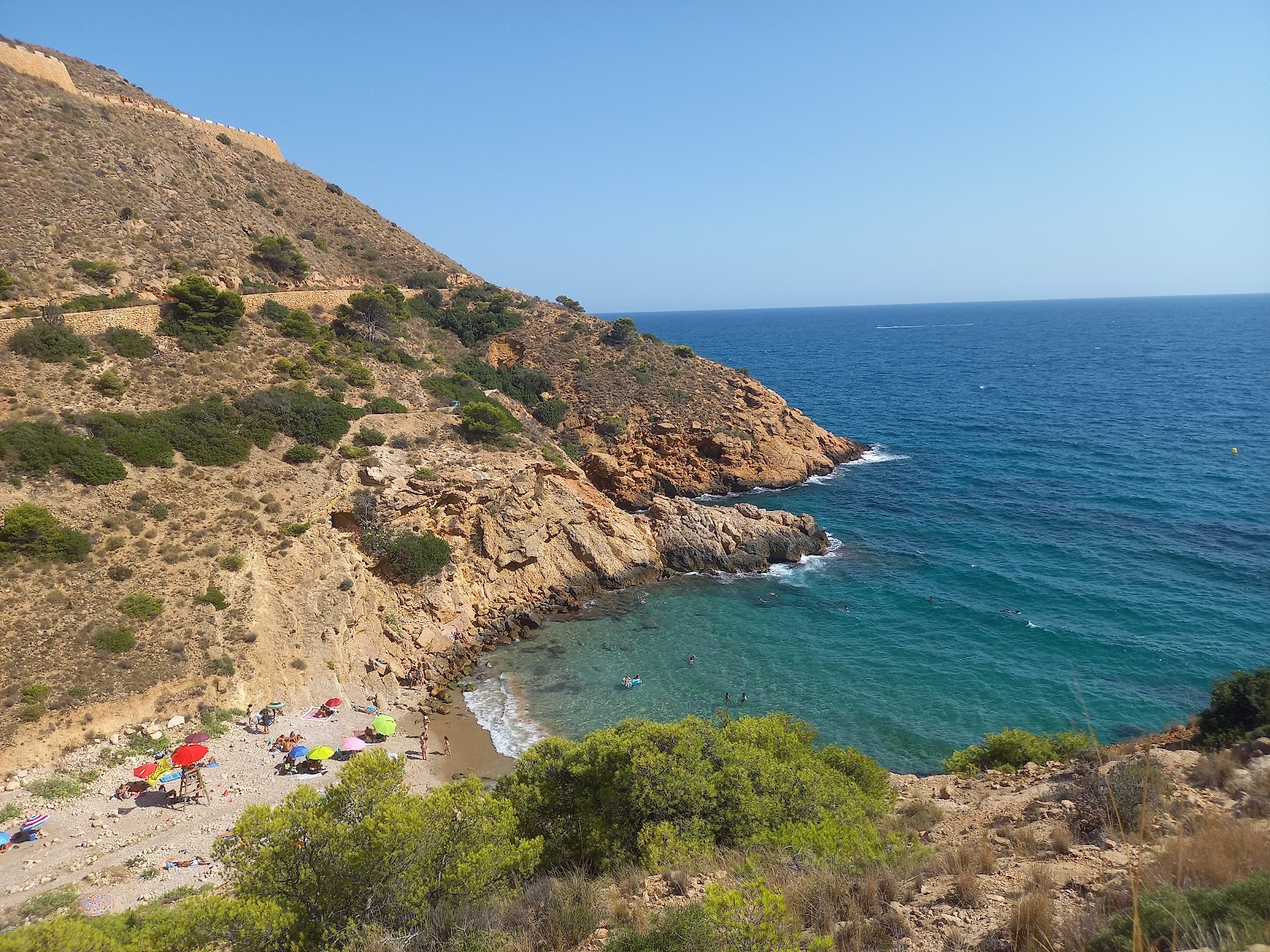 Foto de Cala Tio Ximo Beach con terreno rocoso superficie