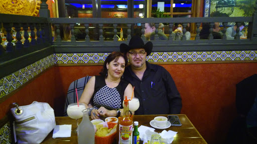 Shopping Mall «Meadowdale Shopping Center», reviews and photos, 100 W Mall Dr, Carpentersville, IL 60110, USA