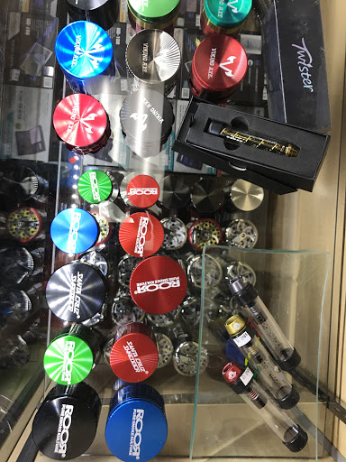 Tobacco Shop «Puff&Pass Smoke Shop», reviews and photos, 14151 Ramona Blvd #2B, Baldwin Park, CA 91706, USA