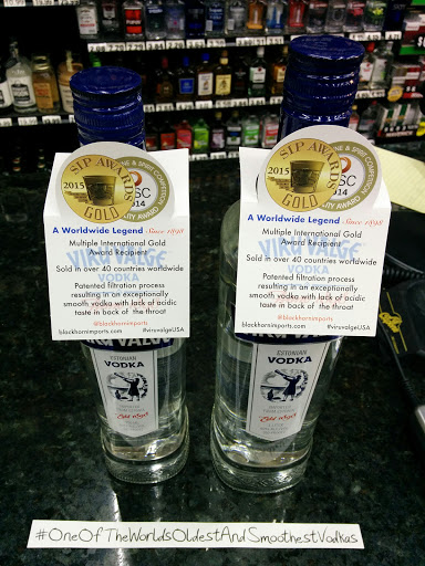 Pizza Restaurant «Alan D Liquor», reviews and photos, 2300 W Auburn Rd, Rochester Hills, MI 48309, USA