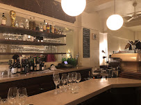 Atmosphère du Restaurant français Le Châteaubriand à Paris - n°17