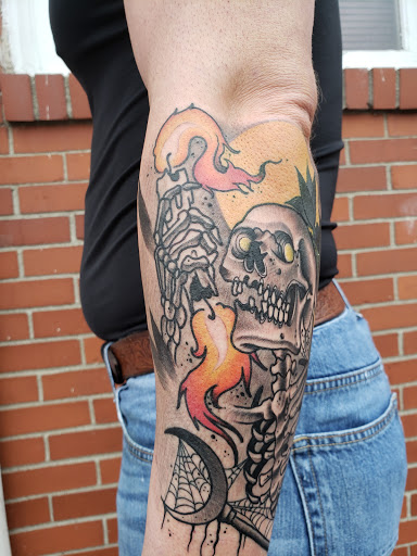 Tattoo Shop «Silkworm Tattoo», reviews and photos, 520 Main St, Hamilton, OH 45013, USA