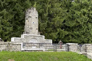 Monumentul Eroilor image