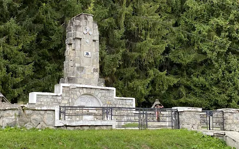 Monumentul Eroilor image