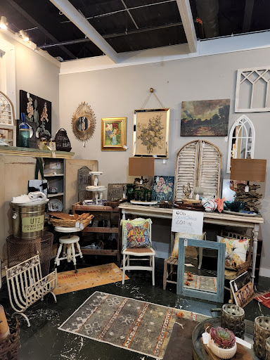 Antique Store «Madison Markets ~ Antiques & Interiors», reviews and photos, 144 Academy St, Madison, GA 30650, USA