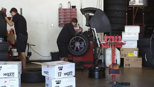 Tire Shop «Discount Tire Store - Mesa, AZ», reviews and photos, 2030 S Country Club Dr, Mesa, AZ 85210, USA