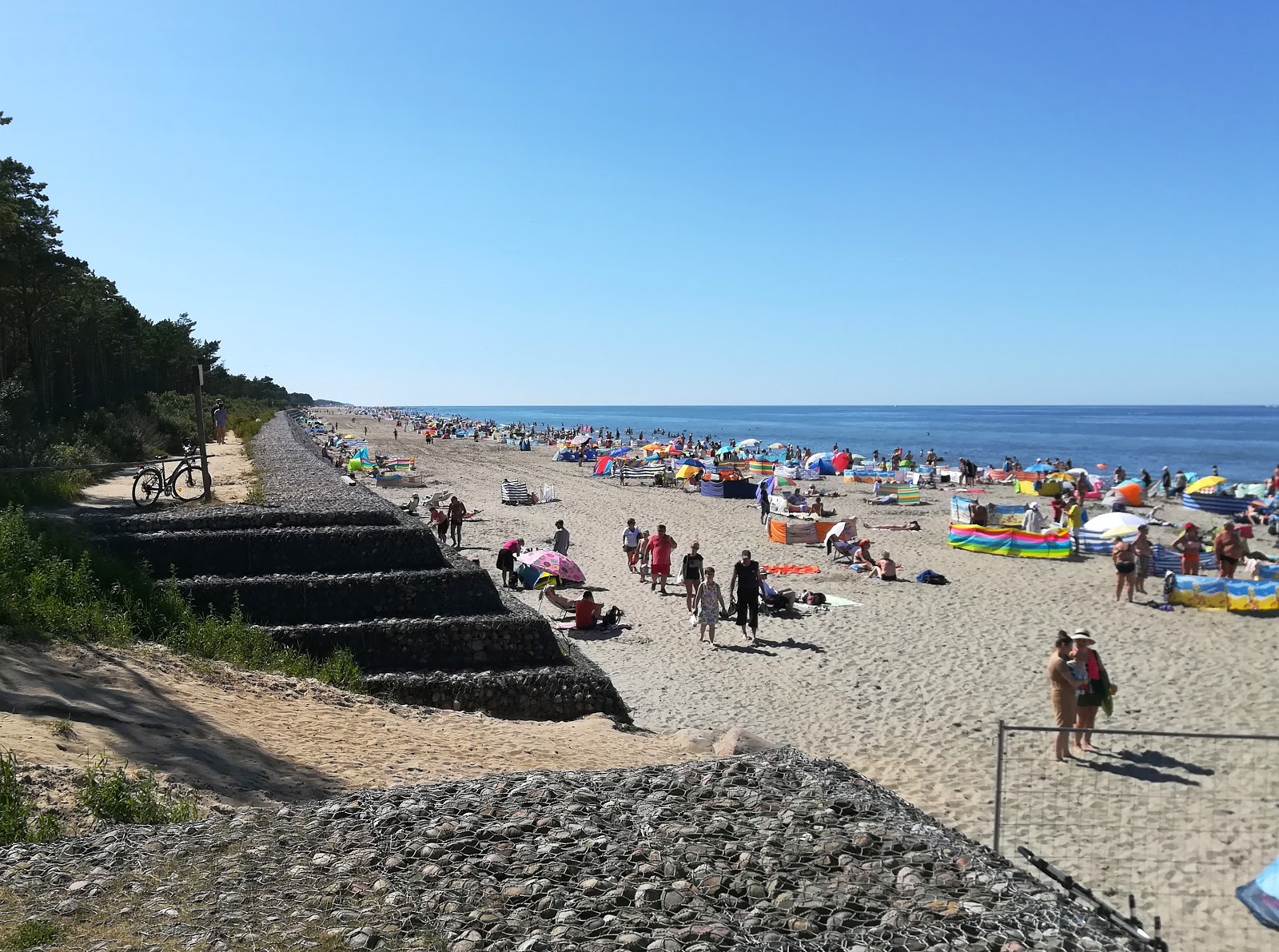 Foto di Yastshembya Gura Beach con una superficie del sabbia beige