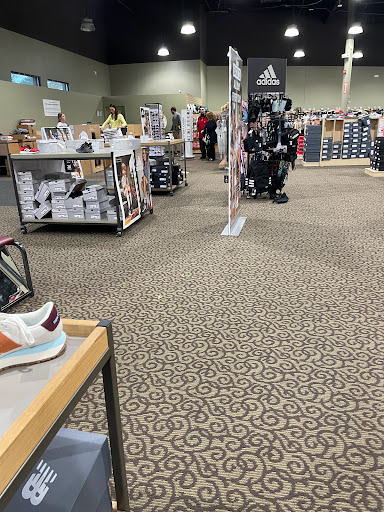 Shoe Store «DSW Designer Shoe Warehouse», reviews and photos, 2100 Park Manor Blvd, Pittsburgh, PA 15205, USA