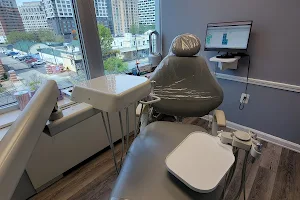 Servicios Dentales Hispanos image