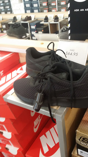 Shoe Store «DSW Designer Shoe Warehouse», reviews and photos, 3755 Carmia Dr SW, Atlanta, GA 30331, USA