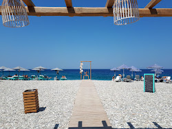 Foto von Avlakia beach und die siedlung
