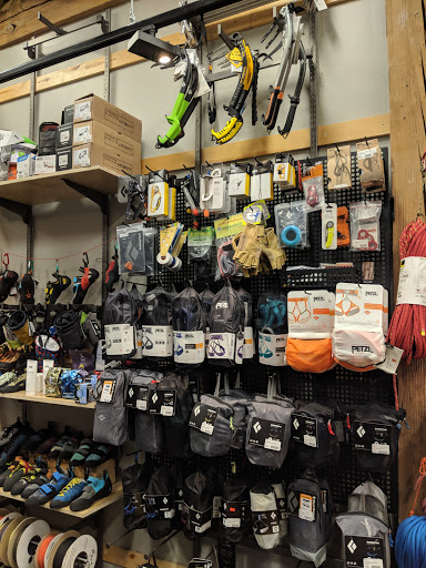 Outdoor Sports Store «Moosejaw», reviews and photos, 1901 N Clybourn Ave, Chicago, IL 60614, USA