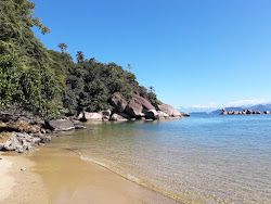 Foto de Praia da Gruta com uma linha costeira reta