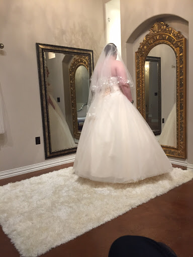 Bridal Shop «Elizabeth Lee Bridal Boutique», reviews and photos, 3700 Cheek Sparger Rd #140, Bedford, TX 76021, USA