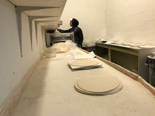 Pizza Restaurant «Round Table Pizza - University Place, WA», reviews and photos, 7011 27th St W, University Place, WA 98466, USA