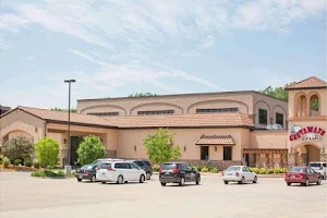 Ramada by Wyndham Des Moines Tropics Resort & Conference Ctr image