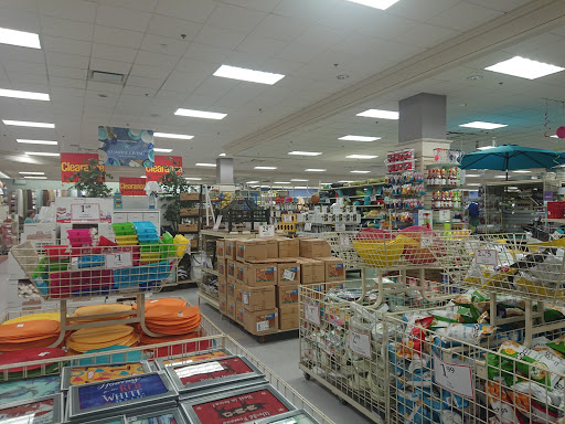 Home Goods Store «Christmas Tree Shops», reviews and photos, 15 Backus Ave Suite 42, Danbury, CT 06810, USA