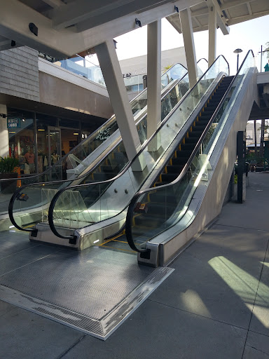 Gym «Equinox Huntington Beach», reviews and photos, 21010 Pacific Coast Hwy, Huntington Beach, CA 92648, USA