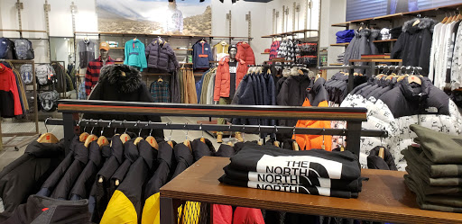 Clothing Store «The North Face», reviews and photos, 1 Garden State Plaza Blvd, Paramus, NJ 07652, USA