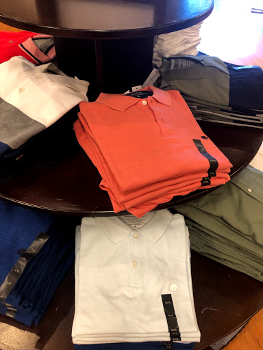 Clothing Store «Banana Republic Factory Store», reviews and photos, 407 N Alafaya Trail, Orlando, FL 32828, USA
