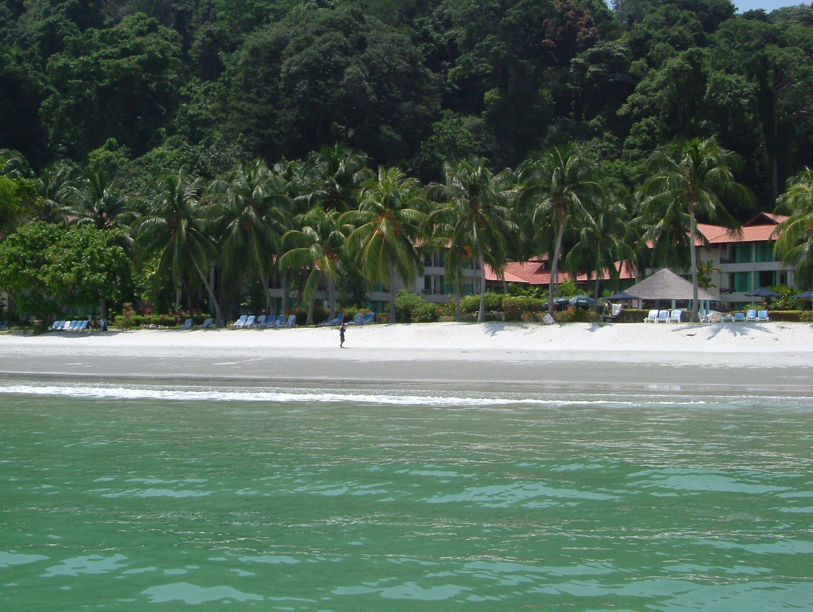 Φωτογραφία του Teluk Belanga Beach με καθαρό νερό επιφάνεια