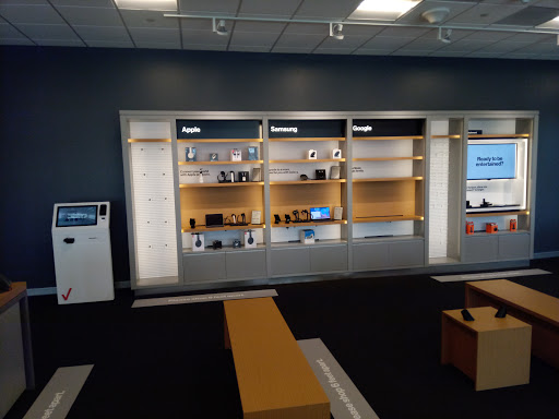 Cell Phone Store «Verizon», reviews and photos, 1935 S Val Vista Dr #103, Mesa, AZ 85204, USA