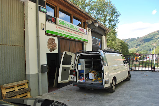 Suministros Yanci --- Santiago Yanci en Irurita, Navarra