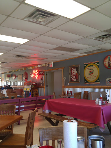 Hamburger Restaurant «Bracken Cafe», reviews and photos, 1 Retama Pkwy, Selma, TX 78154, USA