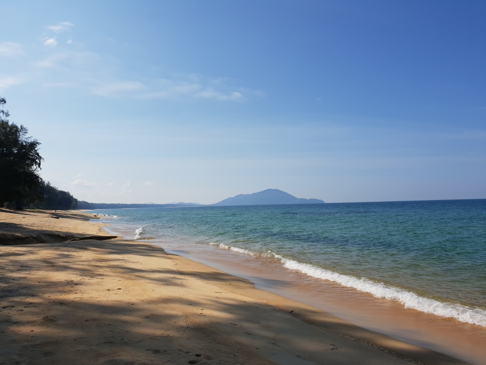 Fotografie cu Telekom Kemasik Beach cu o suprafață de apa pură turcoaz