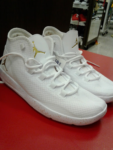 Clothing Store «Ross Dress for Less», reviews and photos, 140 S Mannheim Rd, Hillside, IL 60162, USA