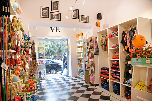 Heads Up For Tails Pet Supply Store | Khan Market, Delhi
