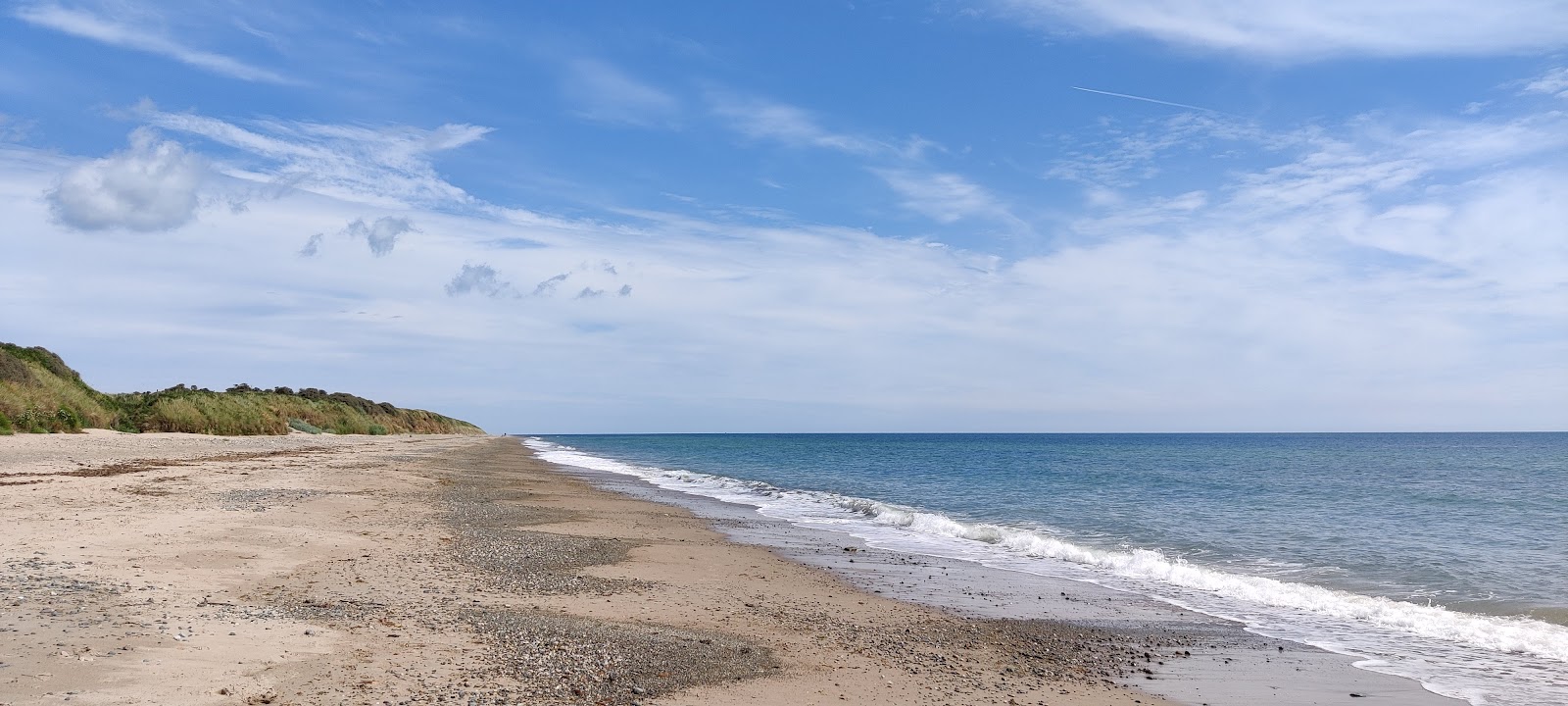 Foto av Oldmill Bay Beach med beige sand och småsten yta
