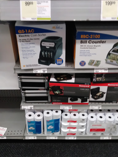 Office Supply Store «Staples», reviews and photos, 24-41 31st St, Astoria, NY 11102, USA