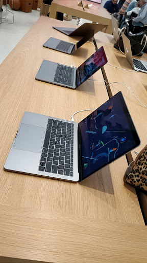 Apple Brea Mall image